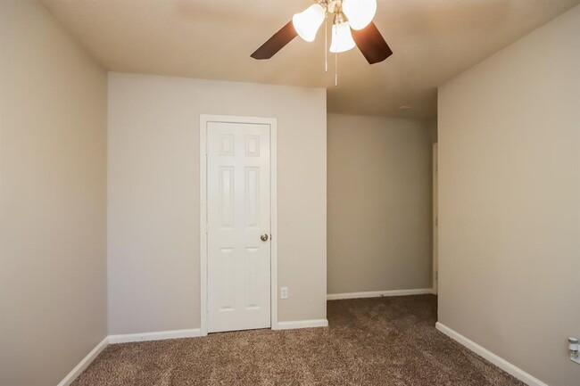 Building Photo - 1426 Rocky Glen Ln