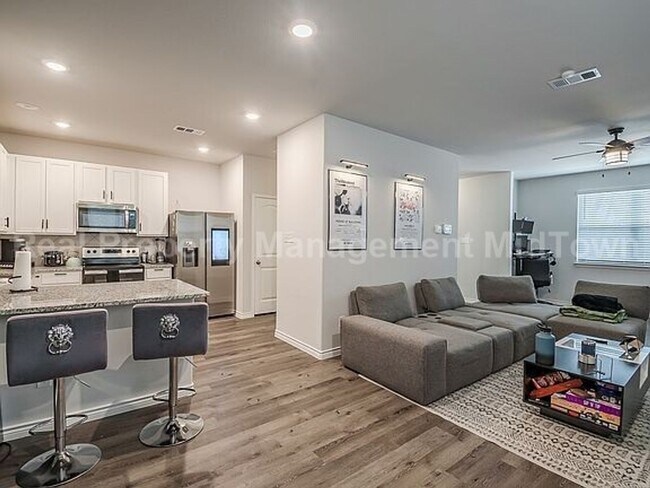 Building Photo - 5632 Shore Point Trl