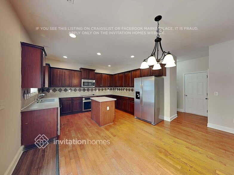 Building Photo - 625 Excalibur Ct SE