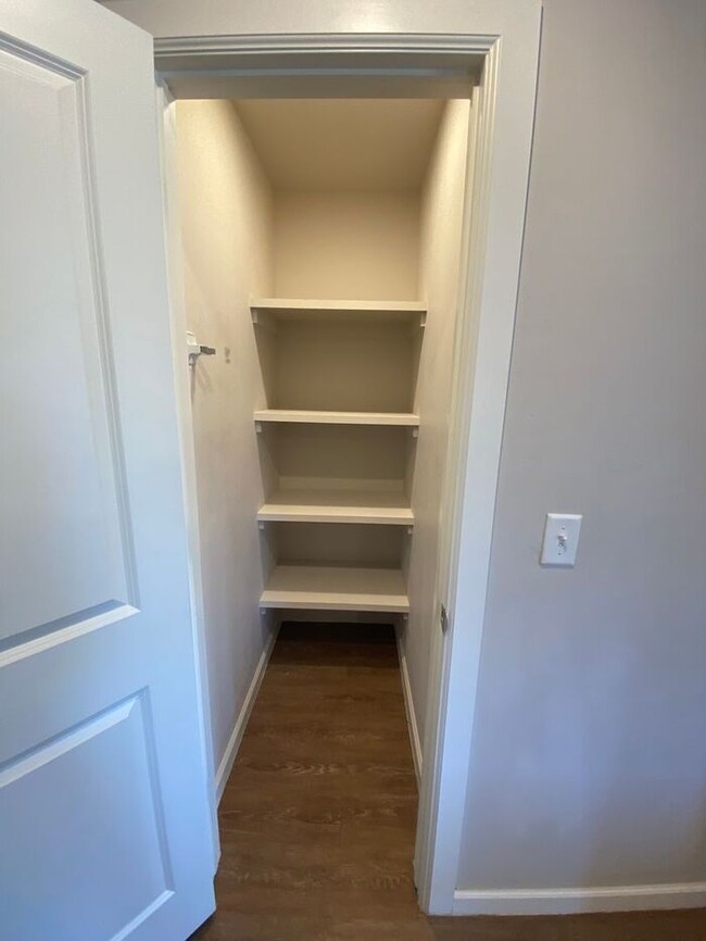 Building Photo - 2 Bed 2 Bath 1 Car Garage Duplex in Summit...