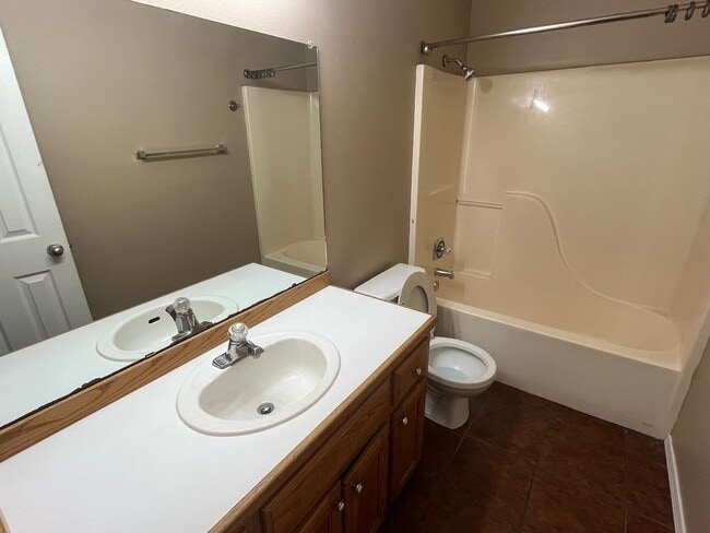 Building Photo - 2005 S Tampa Ave