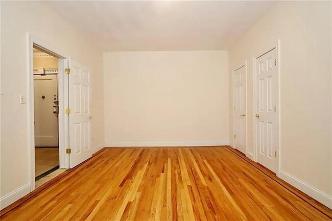 Building Photo - 1289 E 19th St