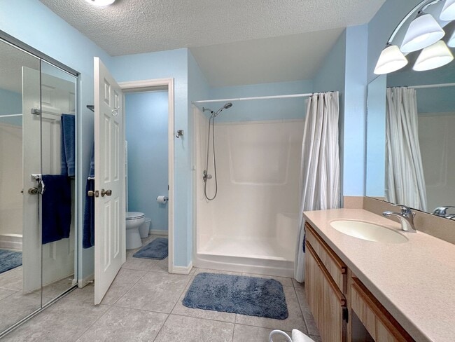 Building Photo - Two-Bedroom Lakeview Condo in Winterset Community