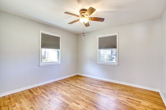 Building Photo - 3 Bedroom Single Family Rental - Fenced in yard
