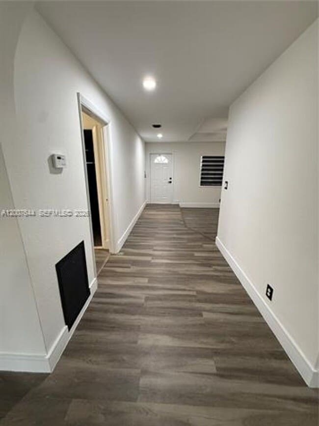 Building Photo - 1711 SW 100th Ave