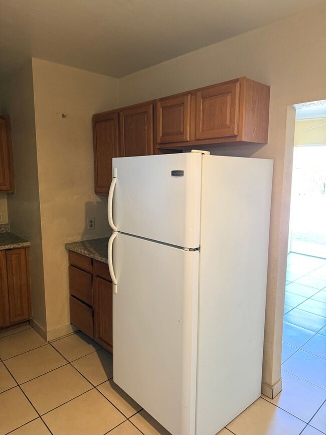 Building Photo - 1 Bedroom End Unit on a Corner Lot