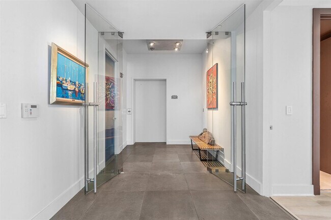 Building Photo - 715 Bayshore Dr