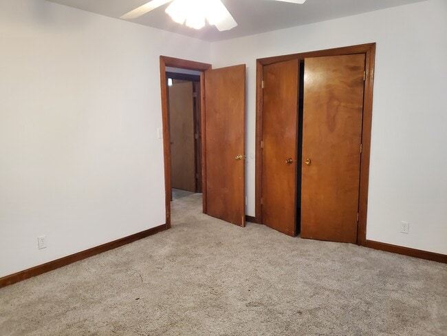 Building Photo - 231 Crescent Dr