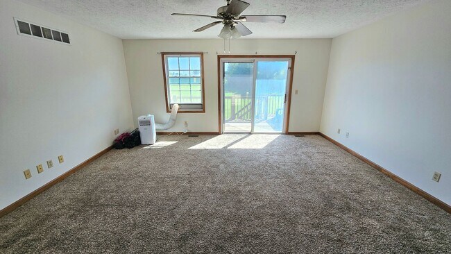Building Photo - 1611 Spring Village Ln