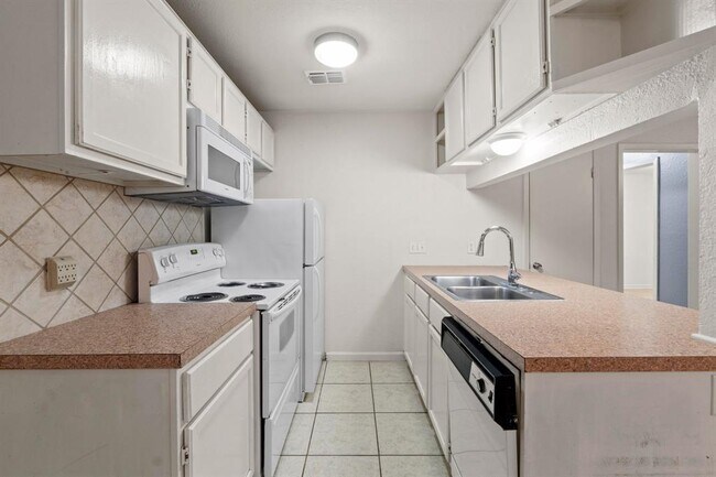 Building Photo - 2708 S 1st St