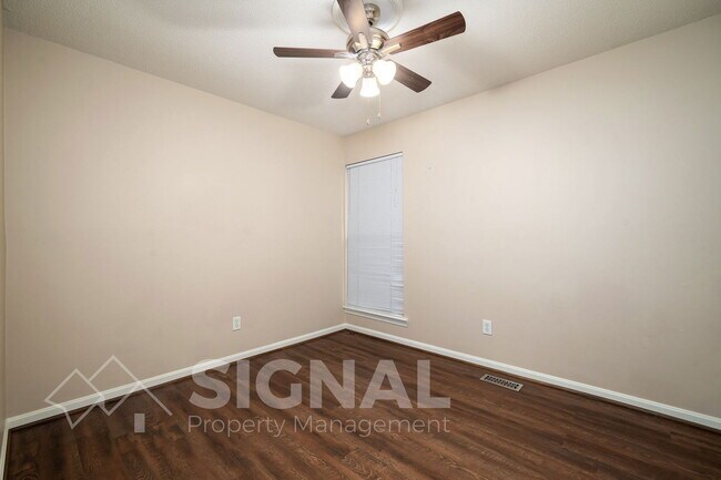 Building Photo - 2817 Altadena S Way