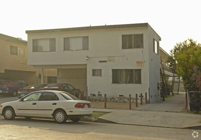 Building Photo - 1645 S St Andrews Pl
