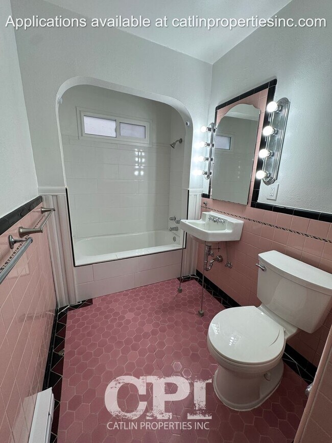 Building Photo - 1529 20th Ave