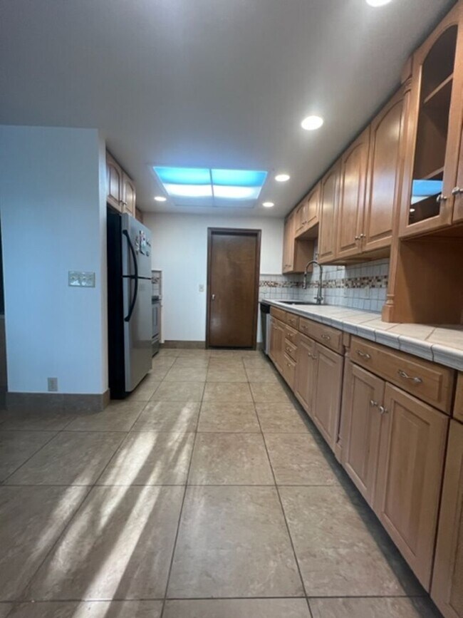 Building Photo - 600-602 Scenic Dr