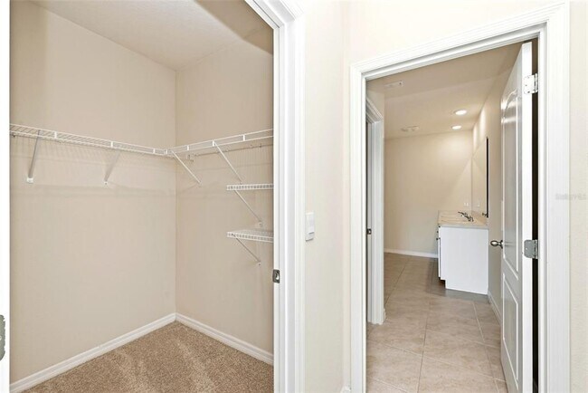 Building Photo - 2725 Dumont Ln