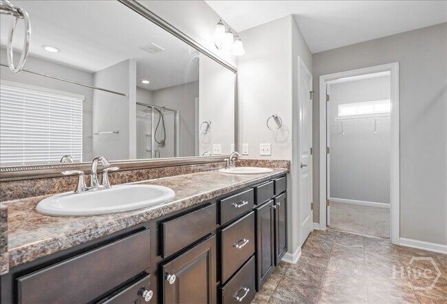 Building Photo - 270 Willow Point Cir
