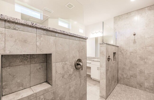 Building Photo - Coming Soon! Fenced 3 Bed, 2 Bath in Great...