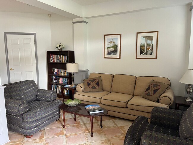 Building Photo - ONE MONTH FREE with a sixteen-month lease. Two Bedroom, Furnished Condo in Windsor Green in Carol...