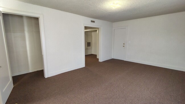 Building Photo - 1 Bed in the Paseo District - Save $100