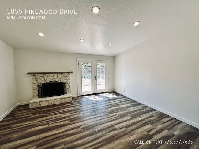 Building Photo - 1055 Pinewood Dr