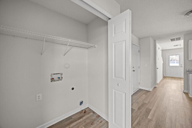 Building Photo - Updated 3BR Home with Garage, Pet Friendly!