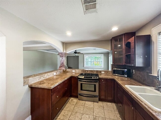 Building Photo - 2415 Durwood St