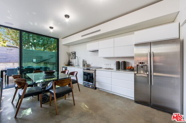 Building Photo - 855 Hilldale Ave