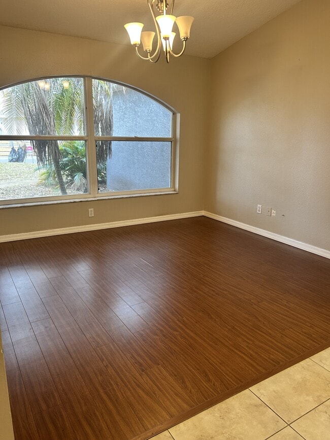 Building Photo - 16 Greenvale Dr