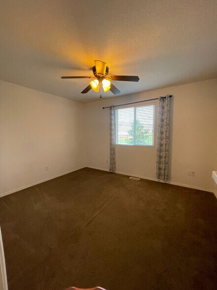Building Photo - 120 Shamrock Ln