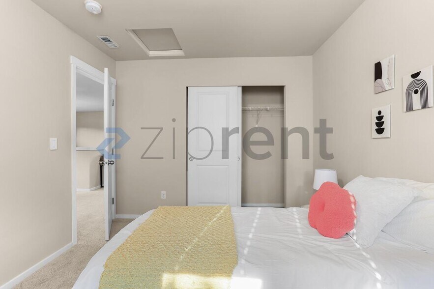 Building Photo - Unit