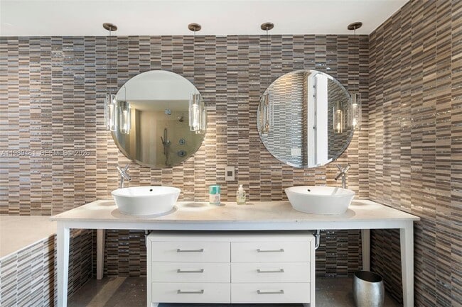 Building Photo - 450 Alton Rd