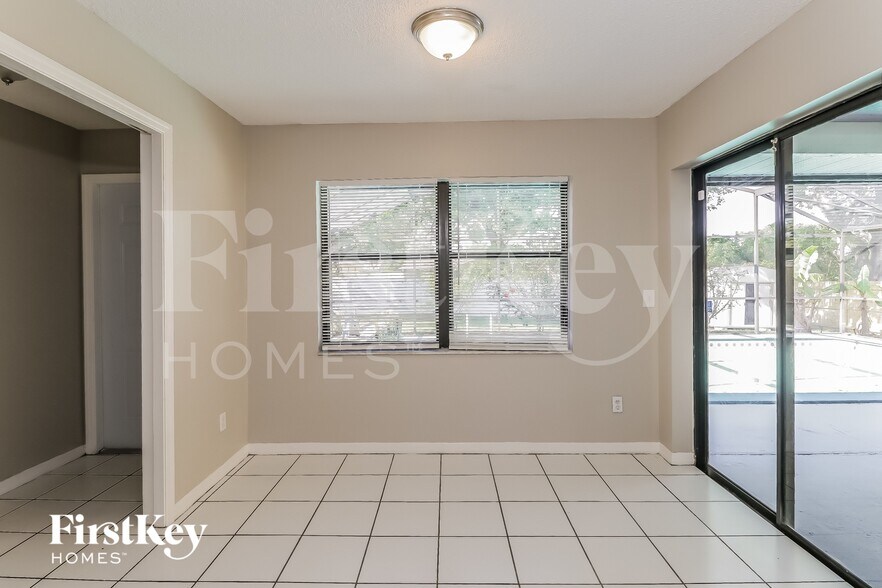 Building Photo - 2330 Eastmeadows Ct