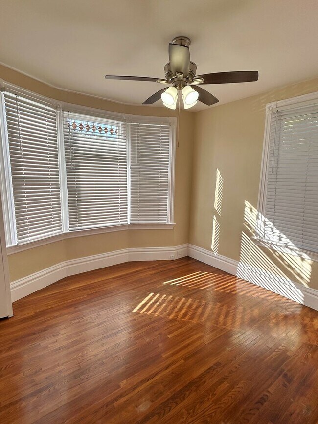 Building Photo - SPACIOUS 2 BD 1 BA W/ ASSIGNED GARAGE & STORAGE | UTILITIES INCLUDED