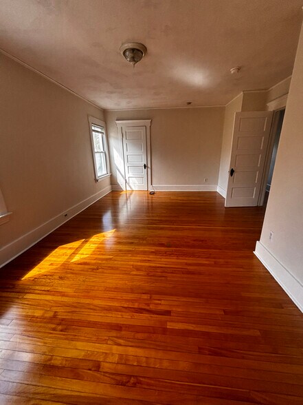 Building Photo - 418 Crossett St
