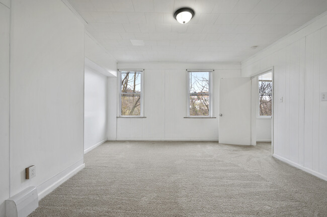 Building Photo - 1104 Brabec St