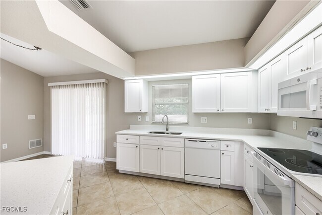 Building Photo - 1056 Summa Blvd