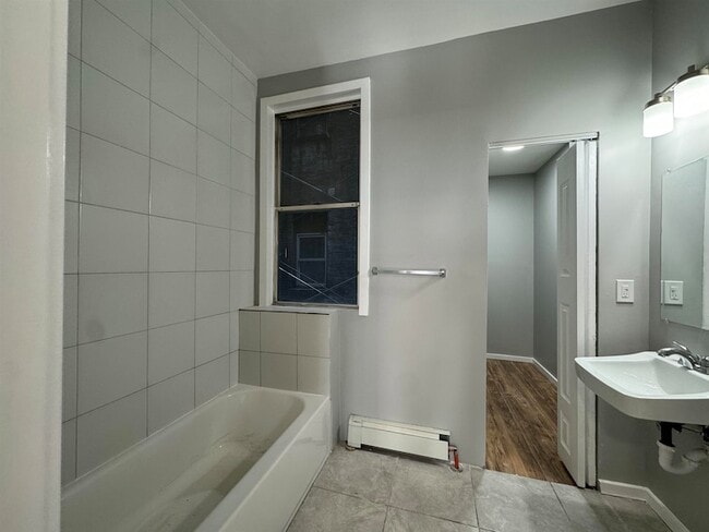 Building Photo - 1513 Summit Ave