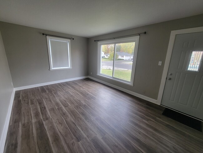 Building Photo - 2381 Lakewood Ave