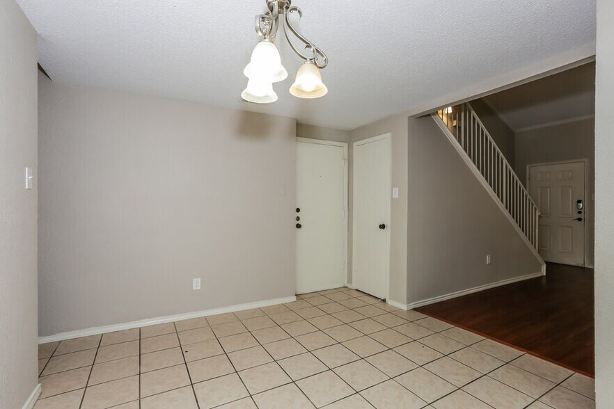 Building Photo - 401 Meadow St