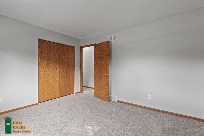Building Photo - 4 Bedroom Home in Plymouth
