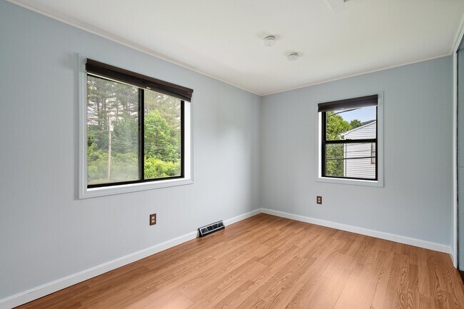 Building Photo - 21 Huntington Pl