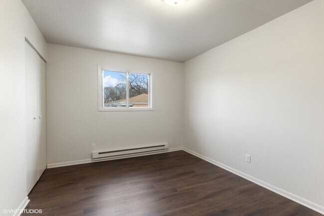 Building Photo - 720 S Nelson Ave