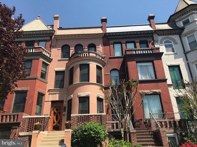 Primary Photo - 2305 1st St NW