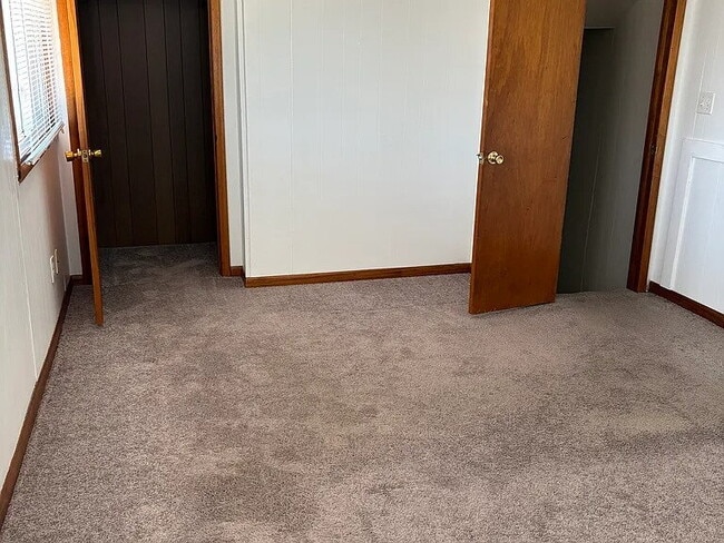 Building Photo - This two bedroom, renovated home is located in Cranberry Bay