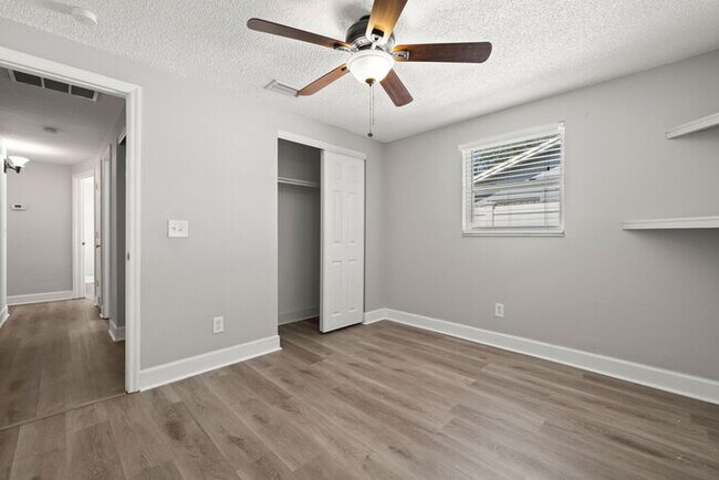 Building Photo - UPGRADED Home For Rent in Orangewood Highl...