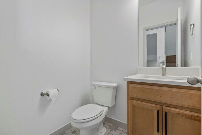 Building Photo - 4973 N Willowbank Dr
