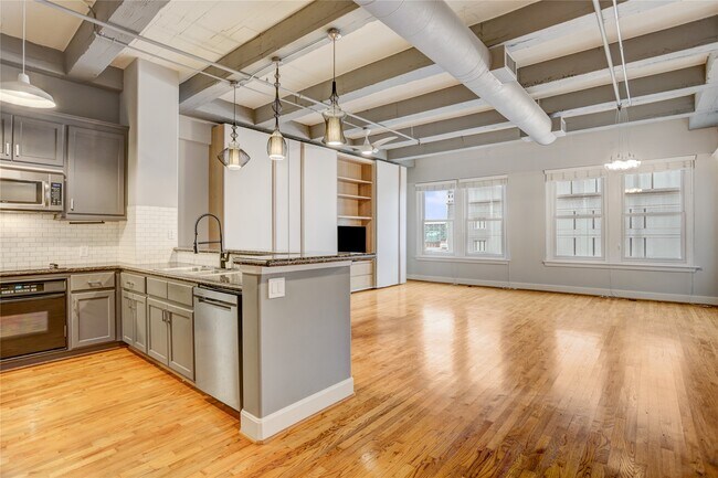 Primary Photo - 1120 Texas St