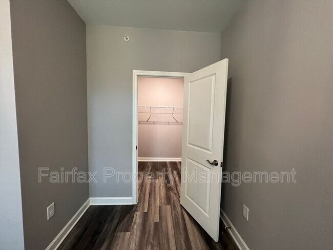 Building Photo - 518 Boone St