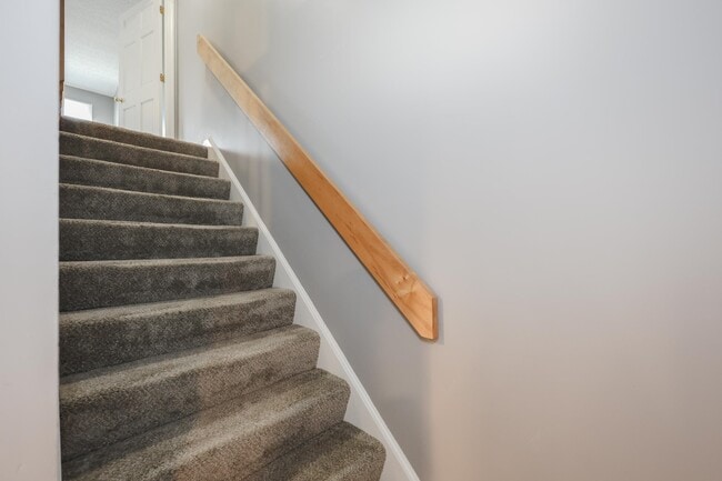 Building Photo - 5 Gleneagle Dr