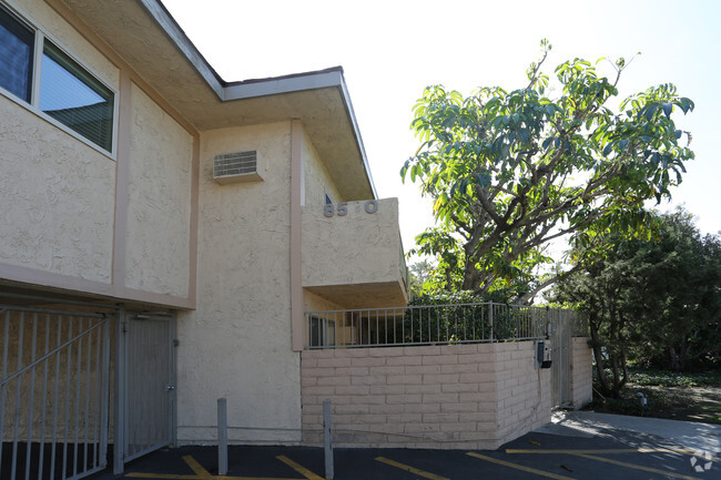 Building Photo - 8530 Independence Apartments